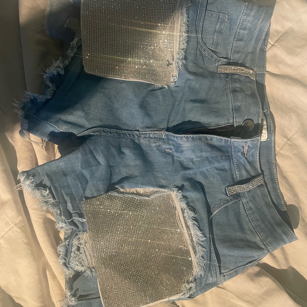 BLUE JEAN STUDDED SHORTS